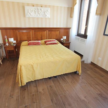 Area Sacra Relais Bed & Breakfast Roma Oda fotoğraf